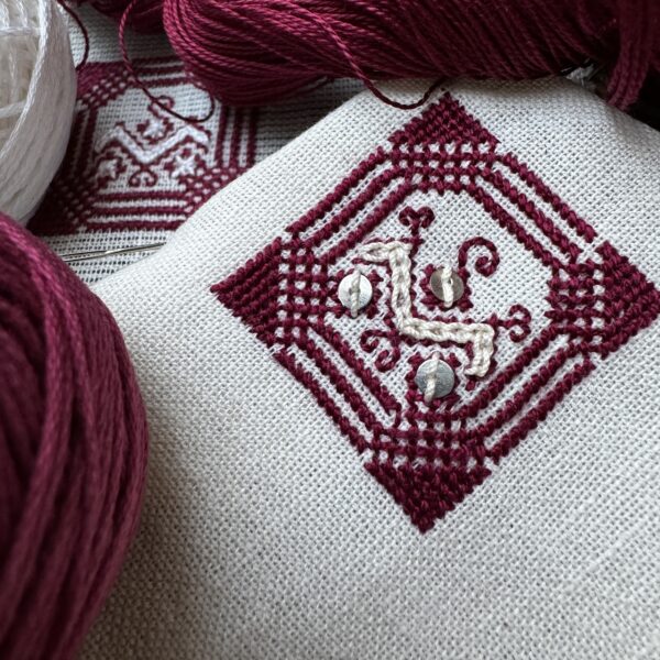 SET de IE, broderie - Floare'n glastră - imagine 3