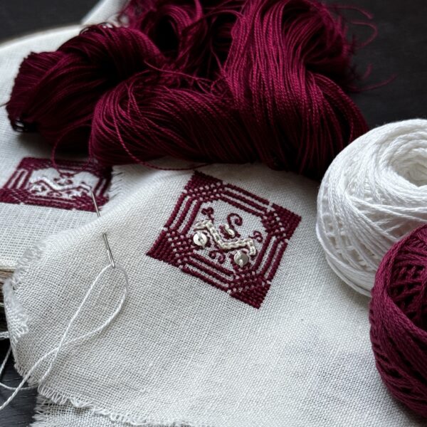 SET de IE, broderie - Floare'n glastră - imagine 2